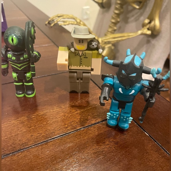 Roblox Action Figures and book. - Picture 3 of 6